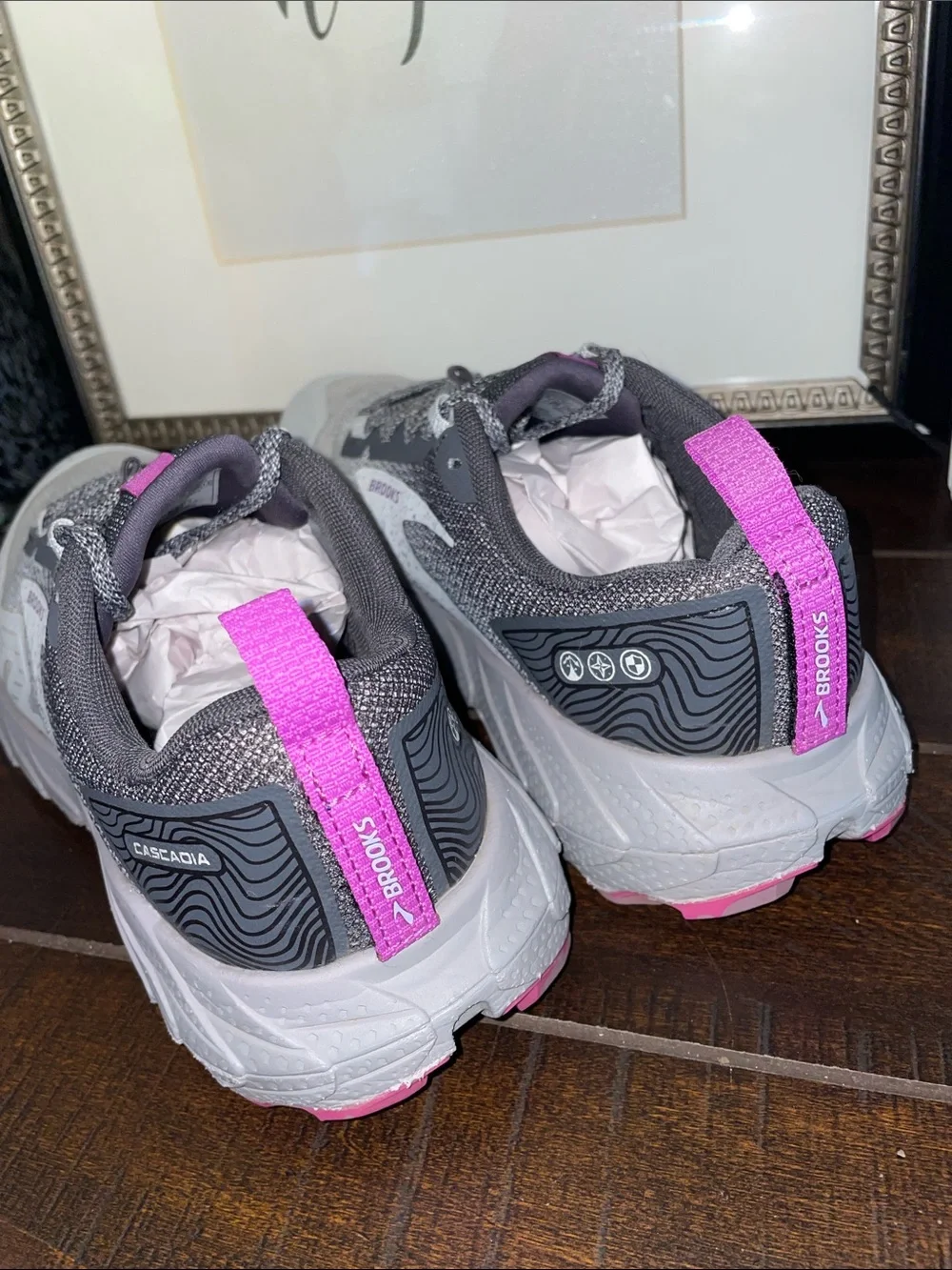 Brooks Cascadia 17 Trail Running Shoes Size 8 Oyster/Blackened Pearl/ Purple